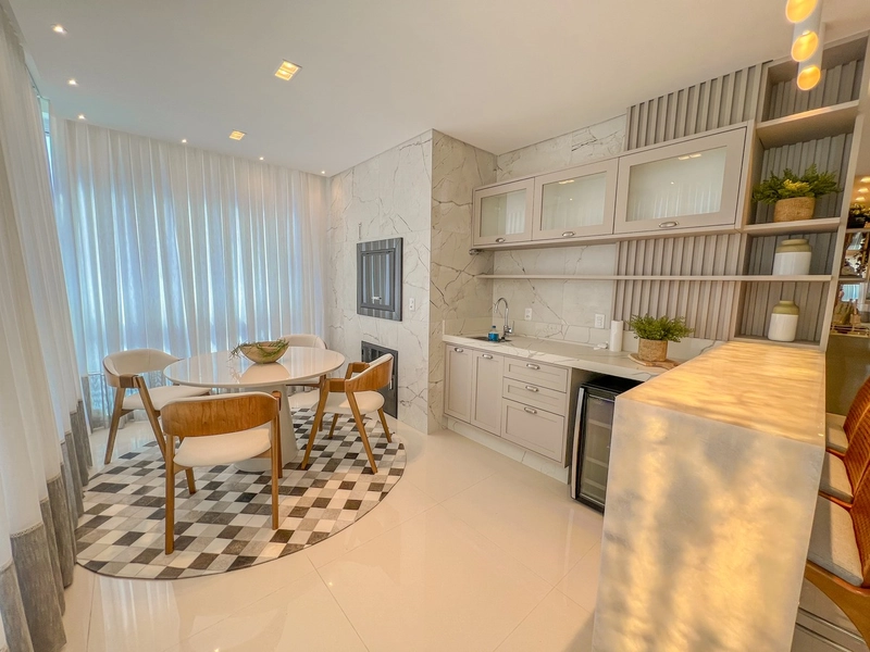 ÓTIMO APARTAMENTO NA QUADRA DO MAR!: 3ª foto da galeria de imagens do imóvel