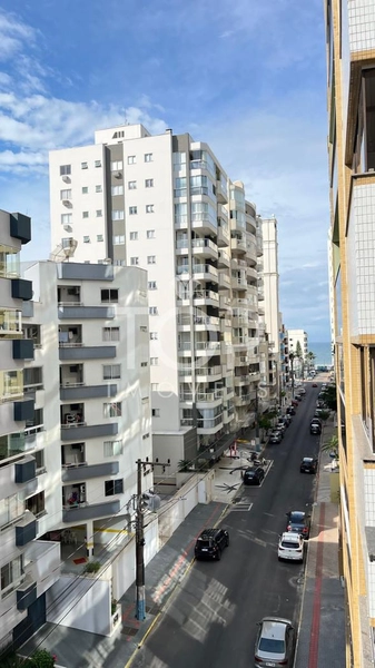 APARTAMENTO COM TERRAÇO E 3 SUITES EM MEIA PRAIA: 10ª foto da galeria de imagens do imóvel