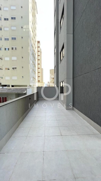 APARTAMENTO COM TERRAÇO E 3 SUITES EM MEIA PRAIA: 7ª foto da galeria de imagens do imóvel