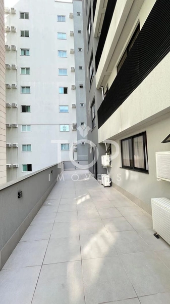 APARTAMENTO COM TERRAÇO E 3 SUITES EM MEIA PRAIA: 8ª foto da galeria de imagens do imóvel