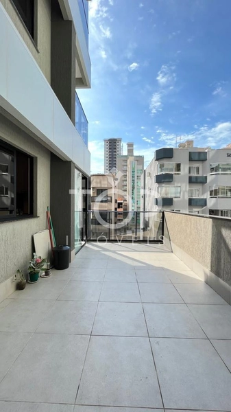 APARTAMENTO COM TERRAÇO E 3 SUITES EM MEIA PRAIA: 9ª foto da galeria de imagens do imóvel