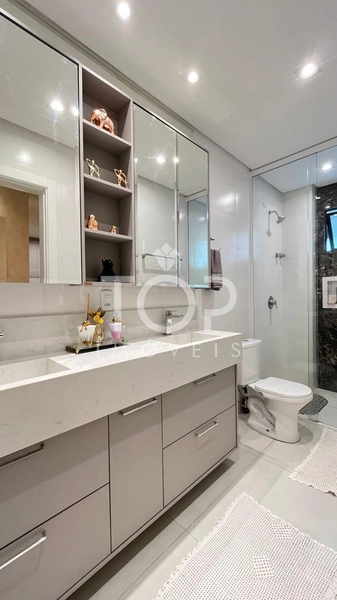 APARTAMENTO COM TERRAÇO E 3 SUITES EM MEIA PRAIA: 21ª foto da galeria de imagens do imóvel