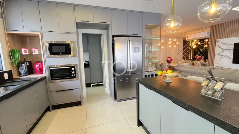 APARTAMENTO COM TERRAÇO E 3 SUITES EM MEIA PRAIA: 12ª foto da galeria de imagens do imóvel