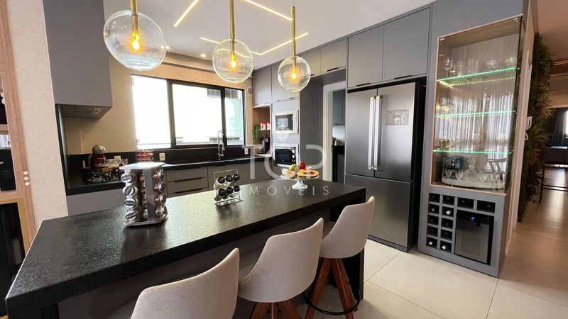 APARTAMENTO COM TERRAÇO E 3 SUITES EM MEIA PRAIA: 13ª foto da galeria de imagens do imóvel