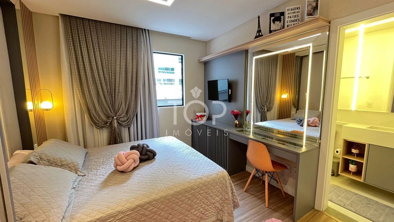 APARTAMENTO COM TERRAÇO E 3 SUITES EM MEIA PRAIA: 20ª foto da galeria de imagens do imóvel