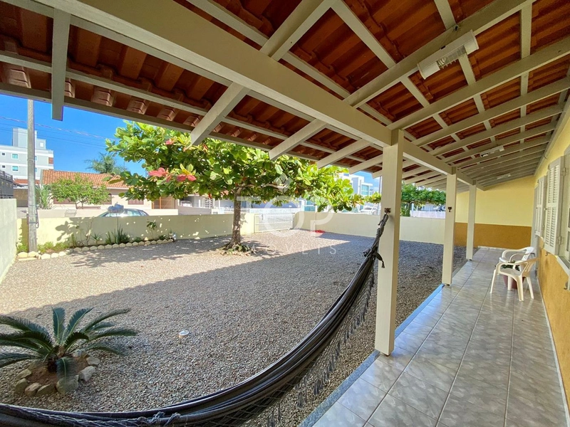 RESIDÊNCIA EM PORTO BELO: 7ª foto da galeria de imagens do imóvel