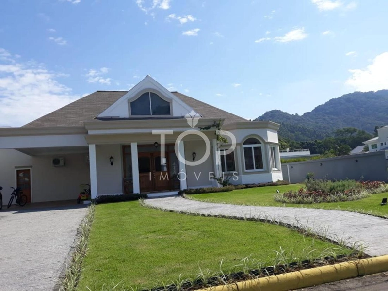 CASA DE ALTO PADRÃO EM COND. FECHADO EM ITAPEMA: 2ª foto da galeria de imagens do imóvel
