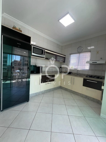 APARTAMENTO MOBILIADO COM VISTA PARA O MAR: 1ª foto da galeria de imagens do imóvel
