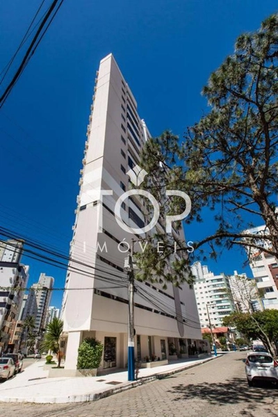 NO CENTRO DE BALNEÁRIO CAMBORIÚ: 4ª foto da galeria de imagens do imóvel