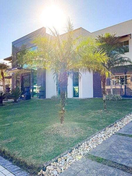 Casa de alto padrão: 36ª foto da galeria de imagens do imóvel