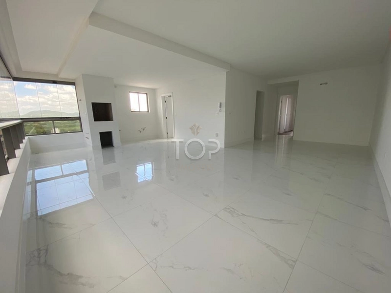 PRONTO PARA MORAR NA QUADRA MAR EM MEIA PRAIA: 3ª foto da galeria de imagens do imóvel