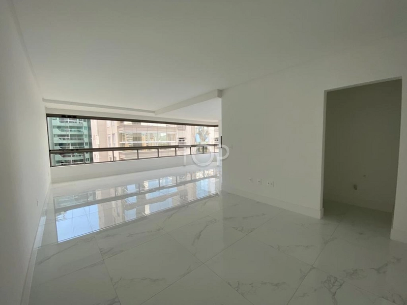 PRONTO PARA MORAR NA QUADRA MAR EM MEIA PRAIA: 2ª foto da galeria de imagens do imóvel