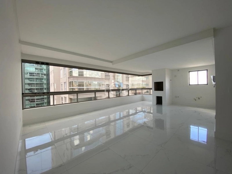 PRONTO PARA MORAR NA QUADRA MAR EM MEIA PRAIA: 1ª foto da galeria de imagens do imóvel