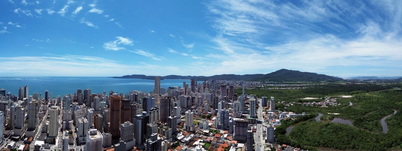 APARTAMENTO COM 3 SUÍTES EM MEIA PRAIA: 3ª foto da galeria de imagens do imóvel