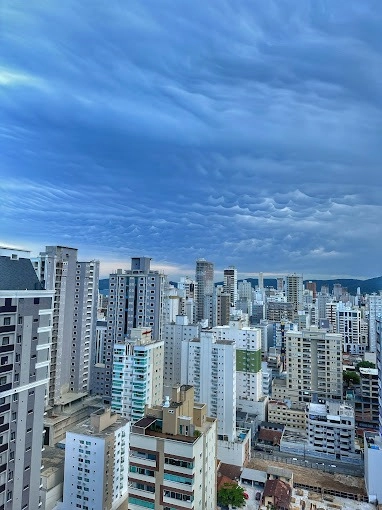 LINDO ALTO PADRÃO 04 SUÍTES !!! PRONTO !!! MEIA PRAIA: 3ª foto da galeria de imagens do imóvel