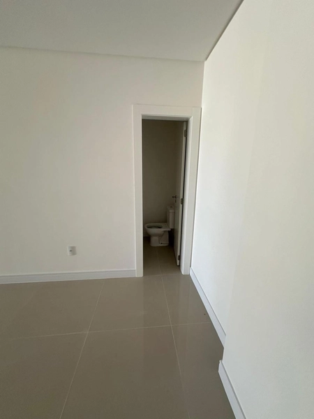 Apartamento pronto na Meia Praia: 11ª foto da galeria de imagens do imóvel