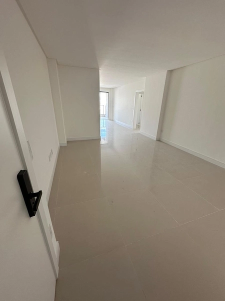 Apartamento pronto na Meia Praia: 10ª foto da galeria de imagens do imóvel