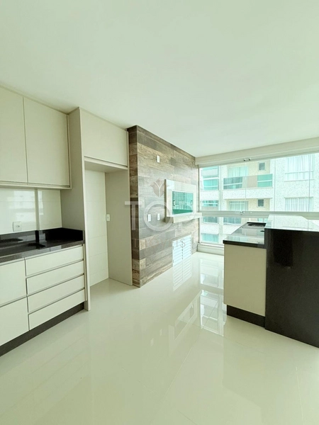 APARTAMENTO EM MEIA PRAIA: 2ª foto da galeria de imagens do imóvel