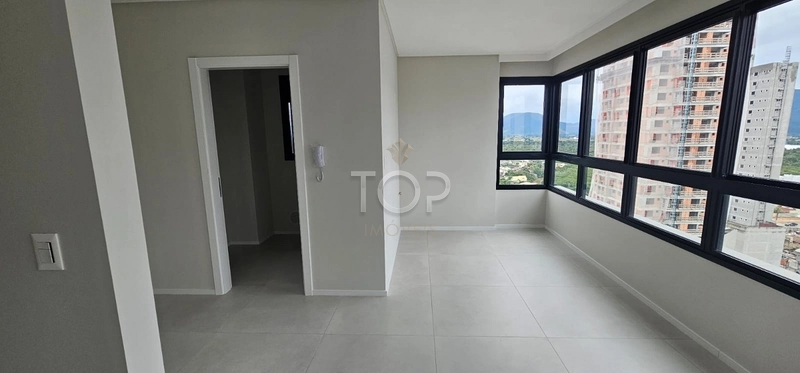 APARTAMENTO PRONTO EM MEIA PRAIA
