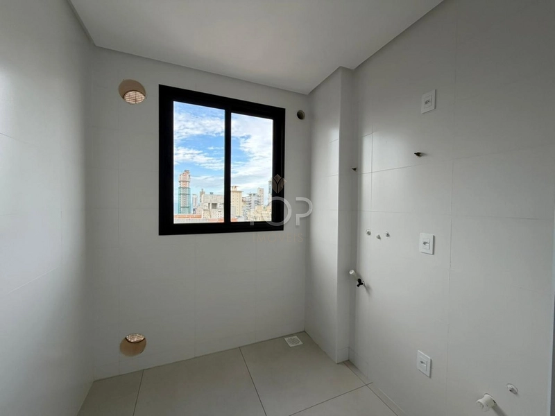 APARTAMENTO NOVO EM MEIA PRAIA: 11ª foto da galeria de imagens do imóvel