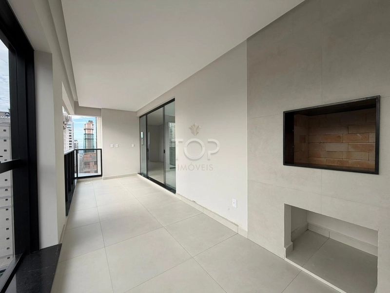 APARTAMENTO NOVO EM MEIA PRAIA: 3ª foto da galeria de imagens do imóvel