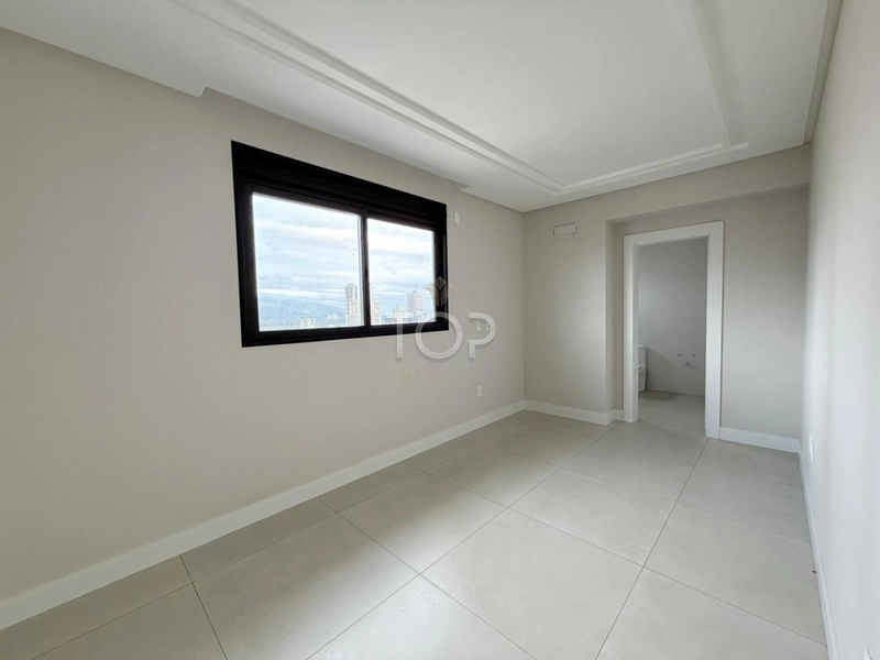 APARTAMENTO NOVO EM MEIA PRAIA: 8ª foto da galeria de imagens do imóvel