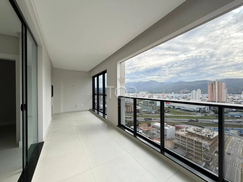 APARTAMENTO NOVO EM MEIA PRAIA: 1ª foto da galeria de imagens do imóvel