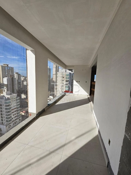APARTAMENTO NOVO EM MEIA PRAIA: 3ª foto da galeria de imagens do imóvel
