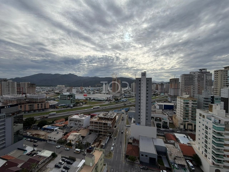 APARTAMENTO NOVO EM MEIA PRAIA: 15ª foto da galeria de imagens do imóvel