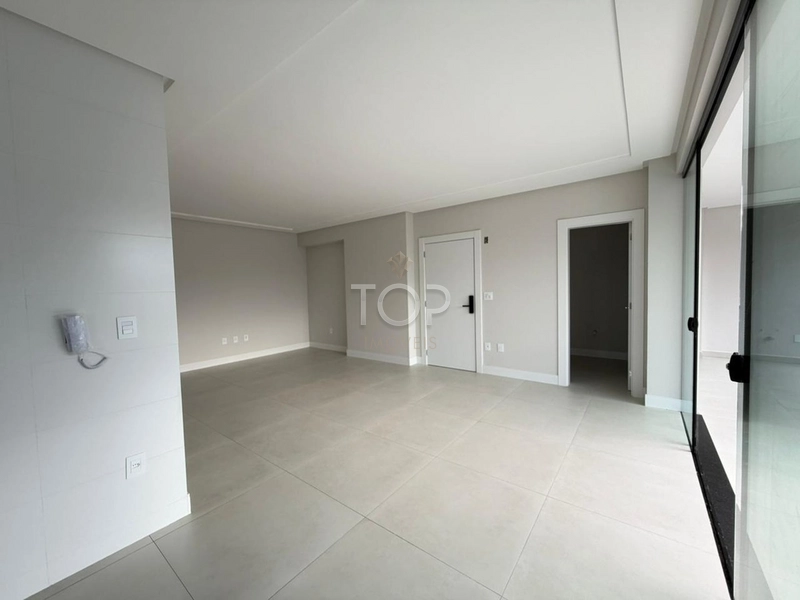 APARTAMENTO NOVO EM MEIA PRAIA: 2ª foto da galeria de imagens do imóvel