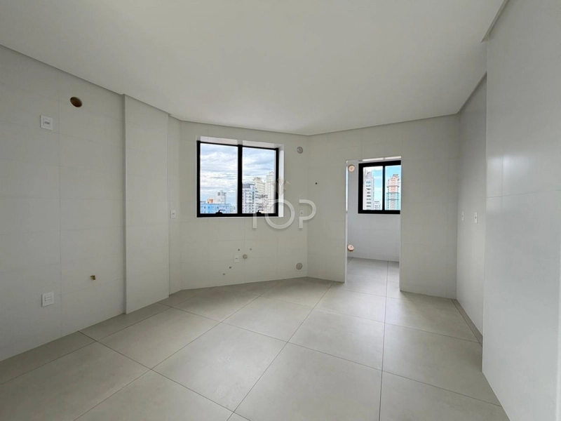APARTAMENTO NOVO EM MEIA PRAIA: 12ª foto da galeria de imagens do imóvel