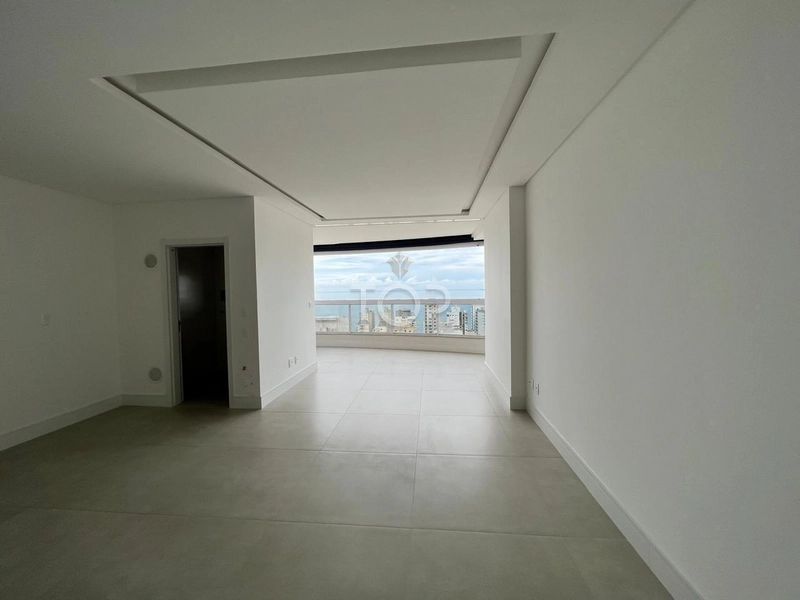 Apartamento vista mar com 3 suítes à venda na Meia Praia: 4ª foto da galeria de imagens do imóvel