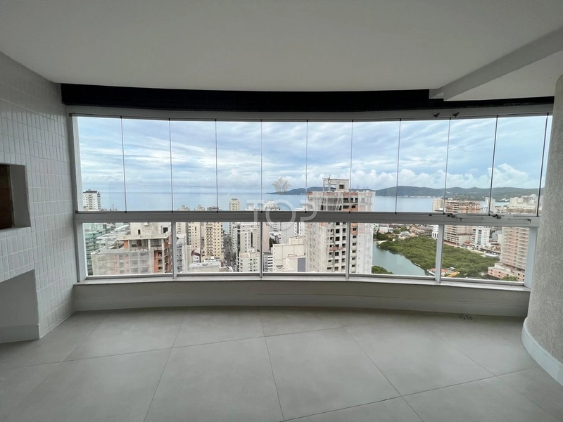 Apartamento vista mar com 3 suítes à venda na Meia Praia: 1ª foto da galeria de imagens do imóvel