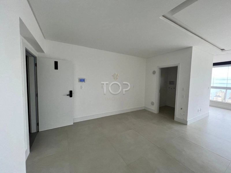 Apartamento vista mar com 3 suítes à venda na Meia Praia: 6ª foto da galeria de imagens do imóvel