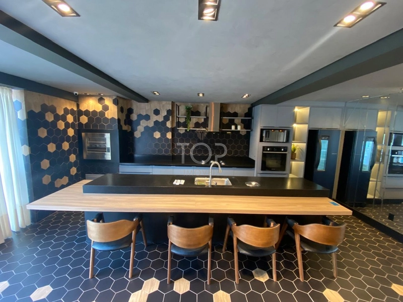 Apartamento novo mobiliado com 3 suítes na Meia Praia: 10ª foto da galeria de imagens do imóvel
