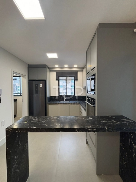 APARTAMENTO SEMI MOBILIADO EM MEIA PRAIA: 3ª foto da galeria de imagens do imóvel