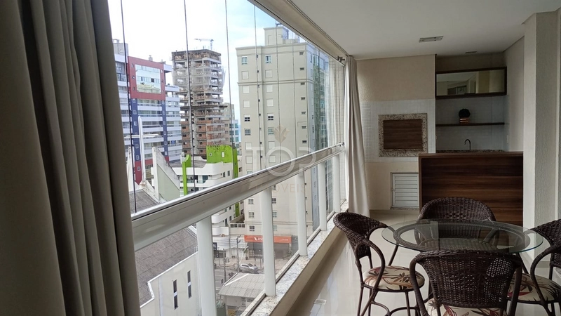 Apartamento 3 suítes na Meia Praia: 3ª foto da galeria de imagens do imóvel