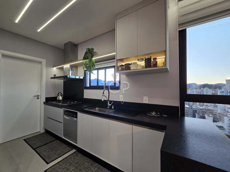 APARTAMENTO VISTA MAR EM MEIA PRAIA: 9ª foto da galeria de imagens do imóvel