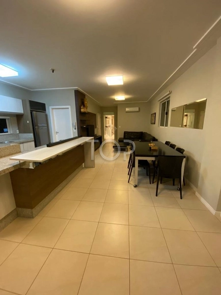 APARTAMENTO EM ÓTIMA LOCALIZAÇÃO NA MEIA PRAIA: 3ª foto da galeria de imagens do imóvel