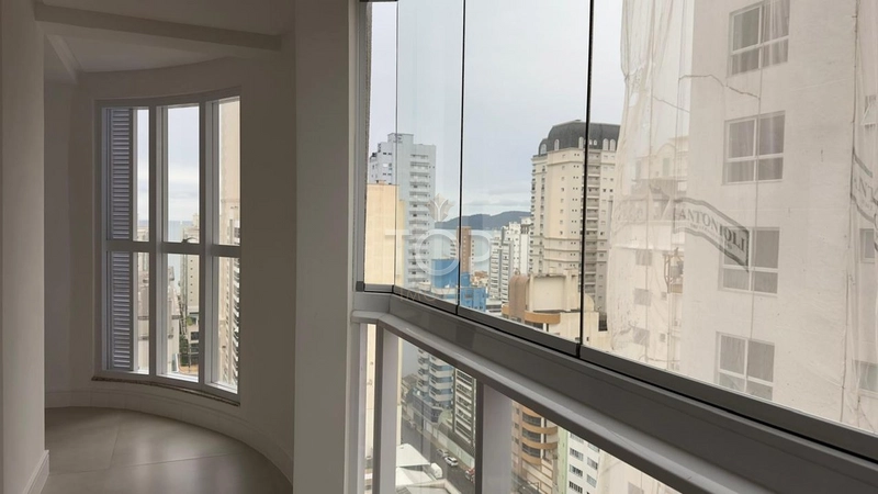 PRONTO PARA MORAR EM MEIA PRAIA: 3ª foto da galeria de imagens do imóvel