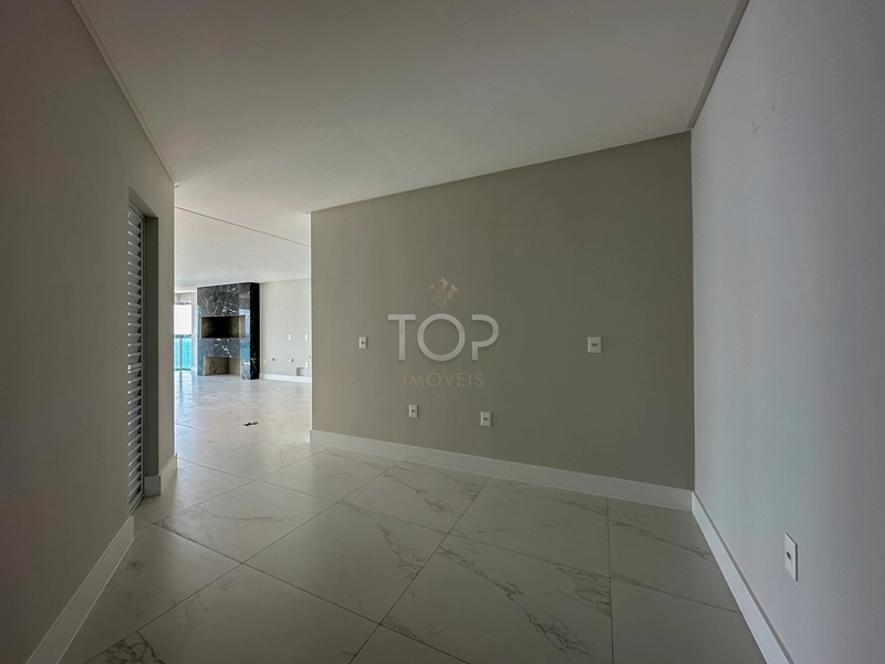3 suites em Meia Praia: 31ª foto da galeria de imagens do imóvel