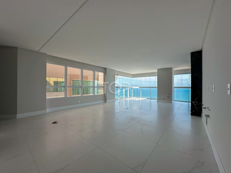 3 suites em Meia Praia: 34ª foto da galeria de imagens do imóvel