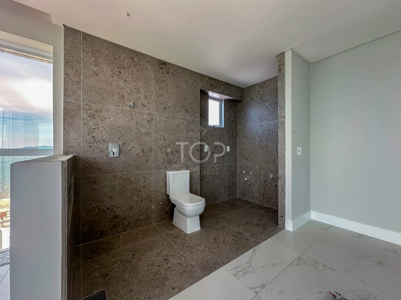 3 suites em Meia Praia: 46ª foto da galeria de imagens do imóvel