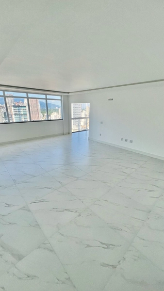 APARTAMENTO EM MEIA PRAIA: 4ª foto da galeria de imagens do imóvel