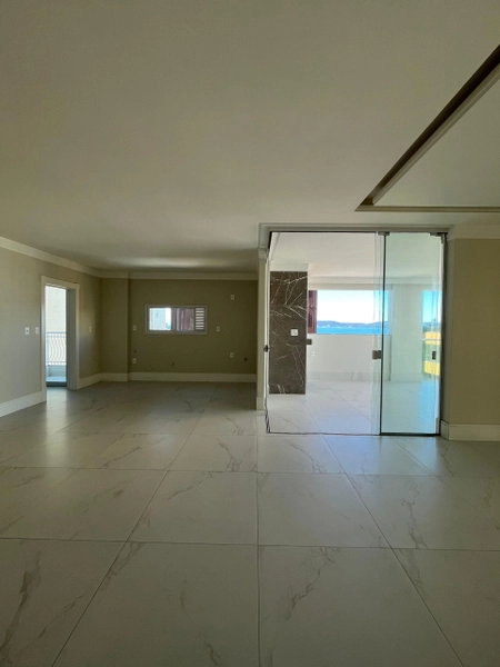 4 SUÍTES NO CENTRO DE ITAPEMA: 2ª foto da galeria de imagens do imóvel