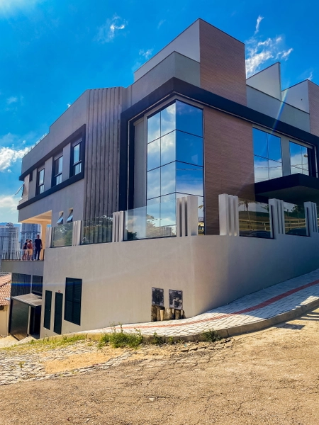 CASA EM ITAPEMA: 1ª foto da galeria de imagens do imóvel