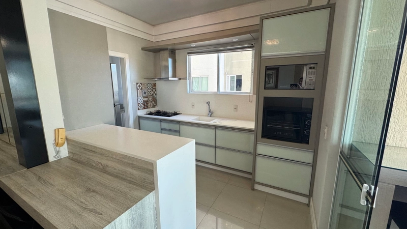 APARTAMENTO MOBILIADO EM MEIA PRAIA: 6ª foto da galeria de imagens do imóvel