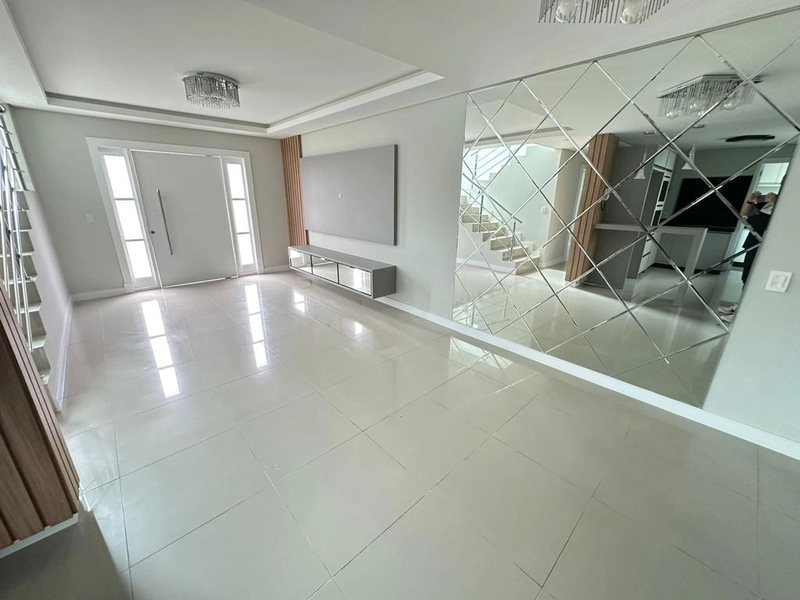 CASA MOBILIADA EM ITAPEMA: 5ª foto da galeria de imagens do imóvel