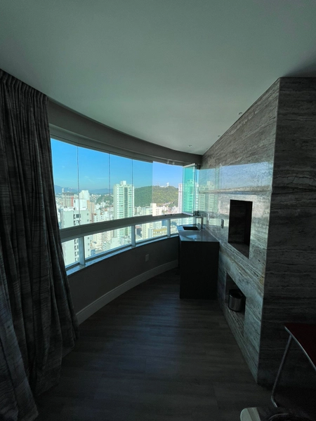 APARTAMENTO NO CENTRO DE ITAPEMA: 1ª foto da galeria de imagens do imóvel