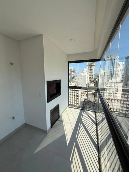 APARTAMENTO EM ITAPEMA: 2ª foto da galeria de imagens do imóvel